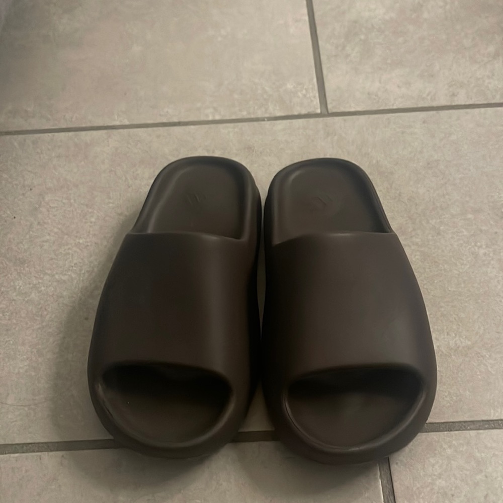 brown yeezy slides